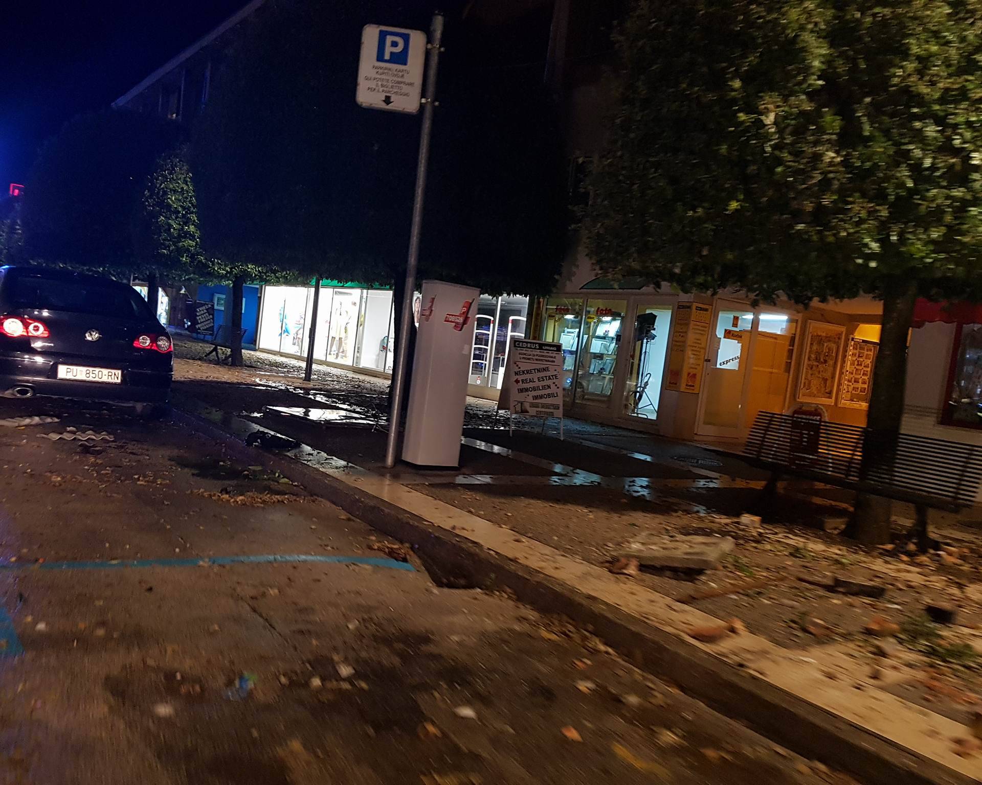 Poplavljen Cres, srušena stabla u Popovači, pijavice u Istri...