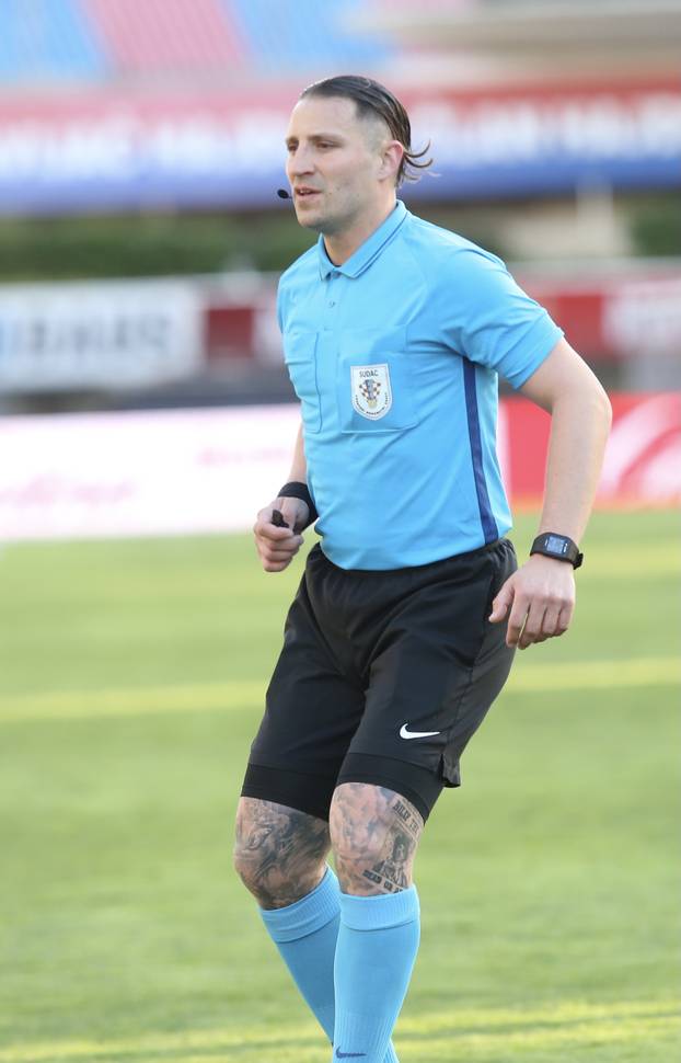 On nije običan sudac: Frizurom i tetovažama plijenio pozornost