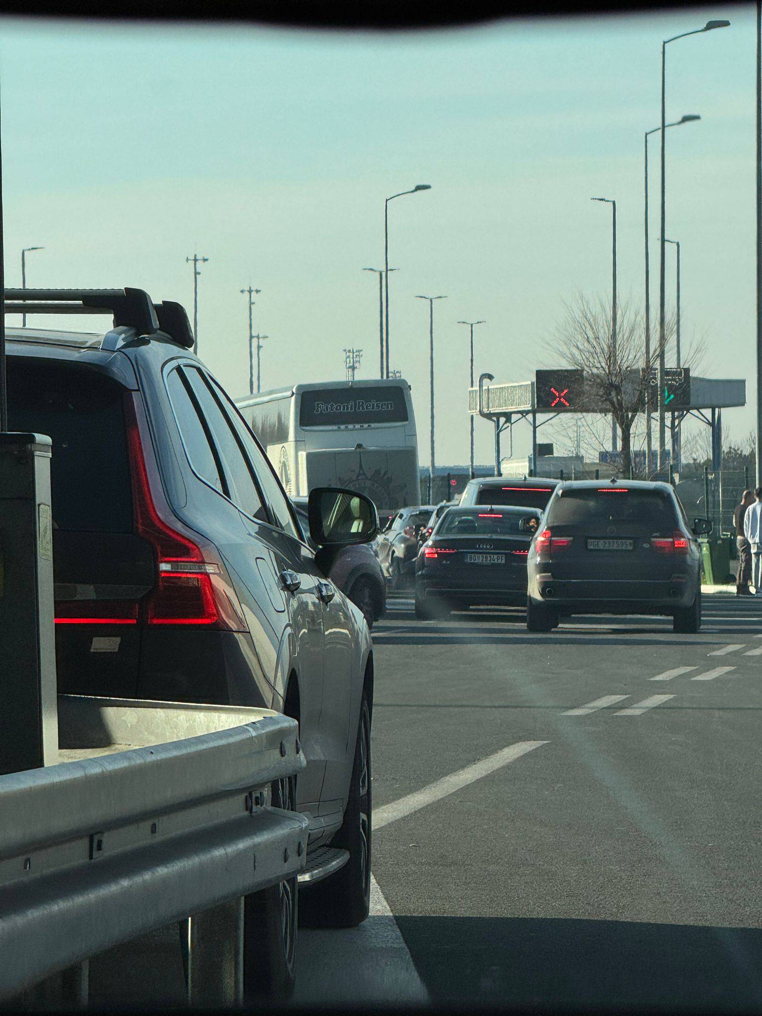 Gužve na graničnim prijelazima, na Bajakovu se čeka satima: 'Kaos, samo stojimo u koloni'