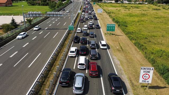 Zagreb: Snimke iz zraka kilometarskih kolona na A1