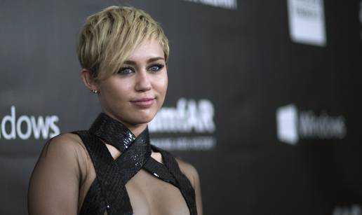 Mileyni fanovi njenom dečku preljubniku sad prijete smrću