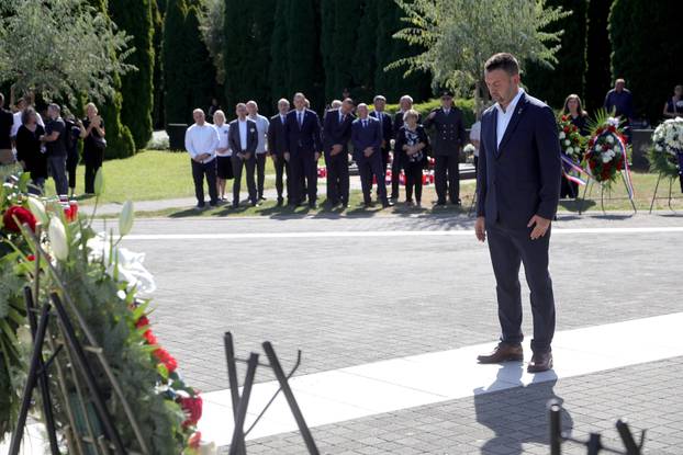 Vukovar: Polaganje vijenaca na Memorijalnom groblju povodom obilježavanja Dana sjećanja na nestale