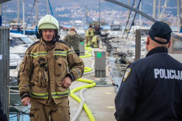 Split: Požar u lučici Špinut