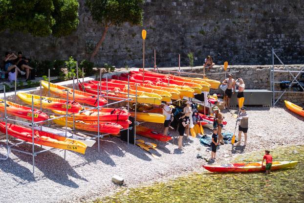 Plaže u Dubrovniku pune su kupača 