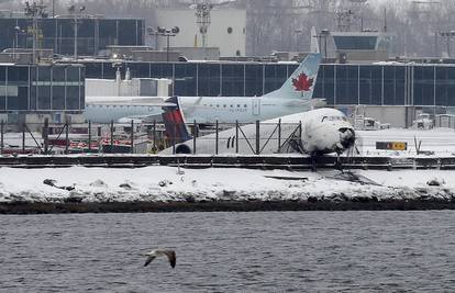 Zrakoplov sletio s piste u New Yorku, ozlijeđeno 24 putnika 