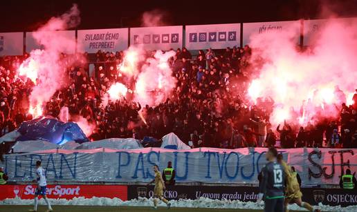 Kohorta opet postrojila igrače Osijeka: 'Skidajte dresove!' Torcida nijema nakon utakmice