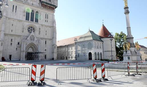 Zatvoren trg ispred katedrale u Zagrebu: Postavljene ograde