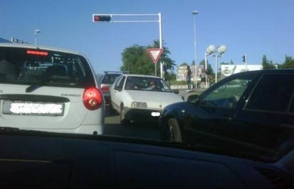 Zbog gužve na cesti vozio je unatrag po raskrižju u Splitu