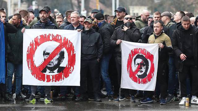 Zagreb: Bad Blue Boysi ispred stadiona za vrijeme skupštine