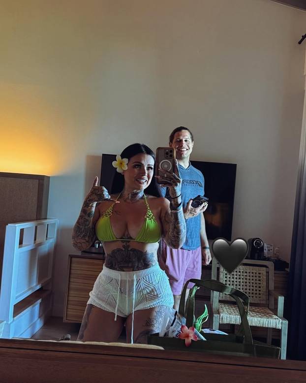 Bujna Kata: Tata joj je bio narko šef, a ona tetovira slavne face: 'Operacije? Samo koža i pupak'