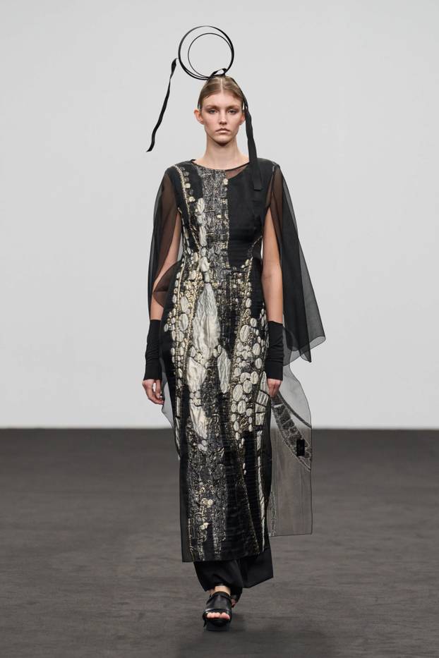 Divne kreacije: Pogledajte reviju Ksenije Vrbanić u Dubaiju