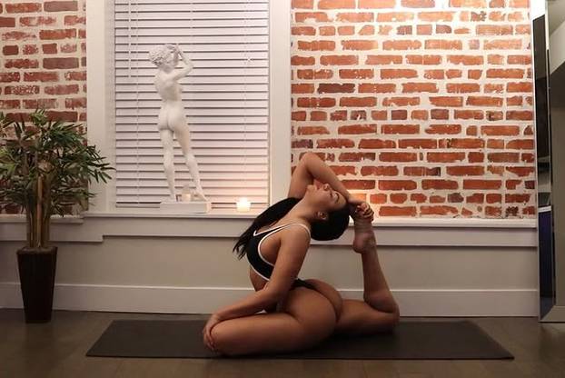 FOTO Evo zašto svi vole gledati dok Jessica vježba: 'Poze kakve ja radim  još niste vidjeli...'
