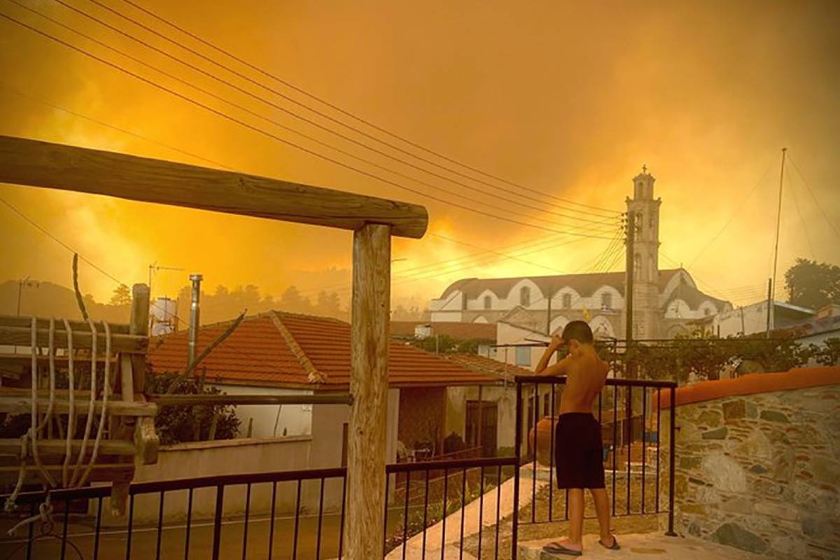 Gori veliki požar na Cipru, poginulo četvero ljudi
