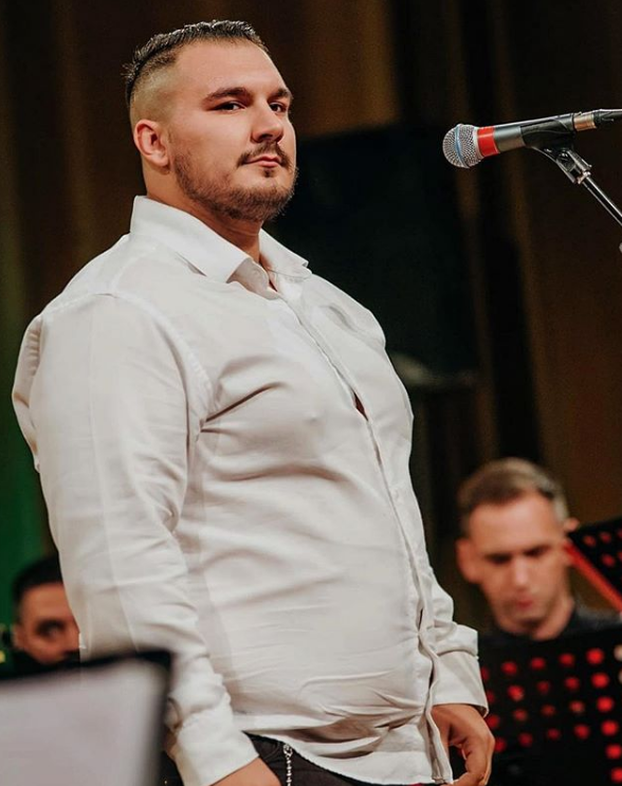 Preminuo srpski pjevač (28), iza sebe ostavio suprugu i sinčića