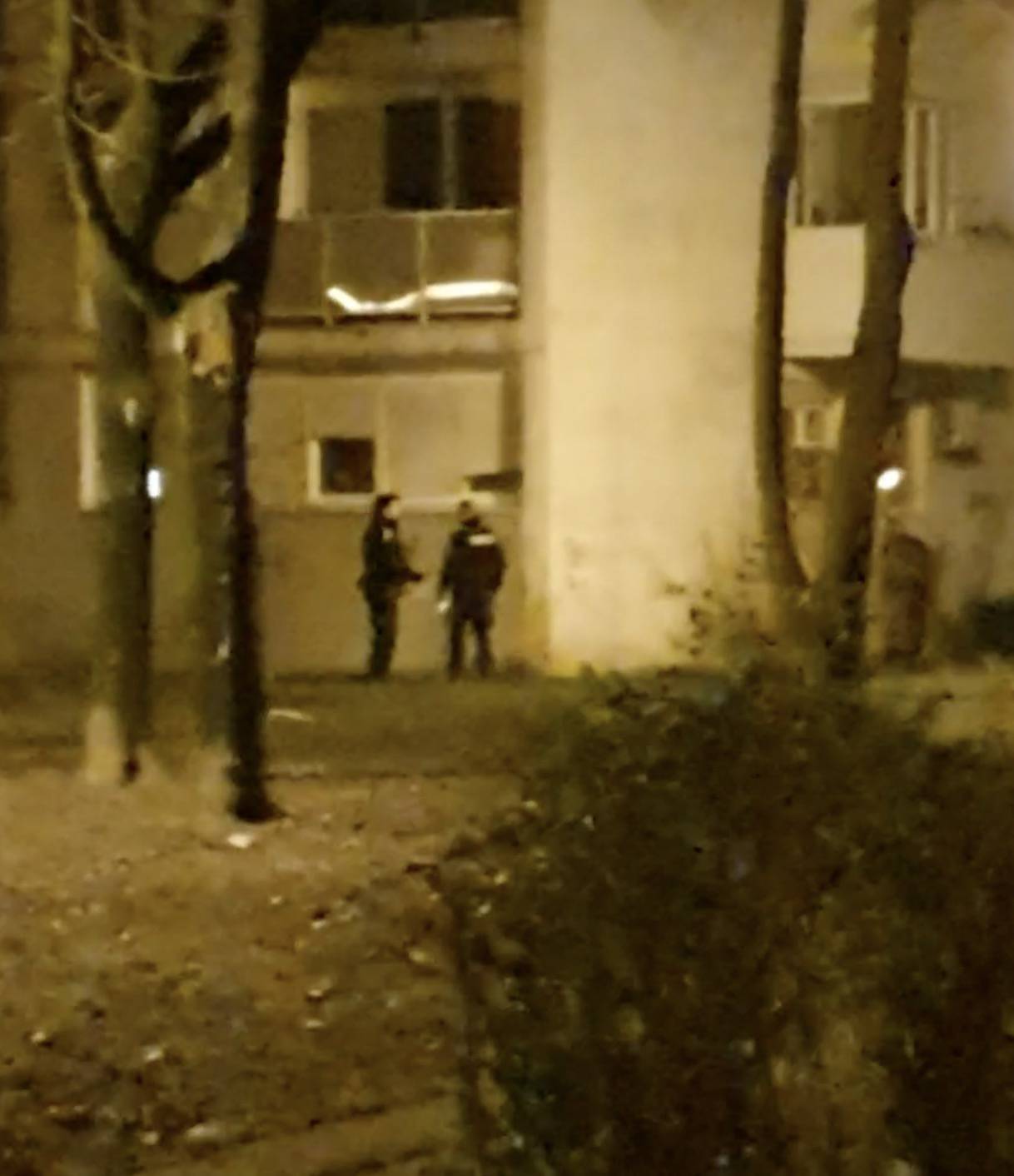 Muškarca su odveli u stan, oko zgrade je opet policijska traka