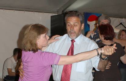 Gradonačelnik Milan Bandić plesao je poput Johna Travolte