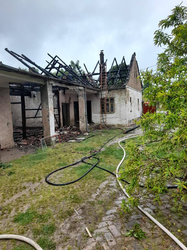 Užas na istoku Hrvatske: Žena zapalila kuću u kojoj je spavala četveročlana obitelj, uhićena je