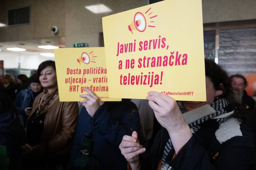 Zagreb: Zaposlenici HRT-a okupili se kako bi ispratili i pozdravili kolege koji su postali višak