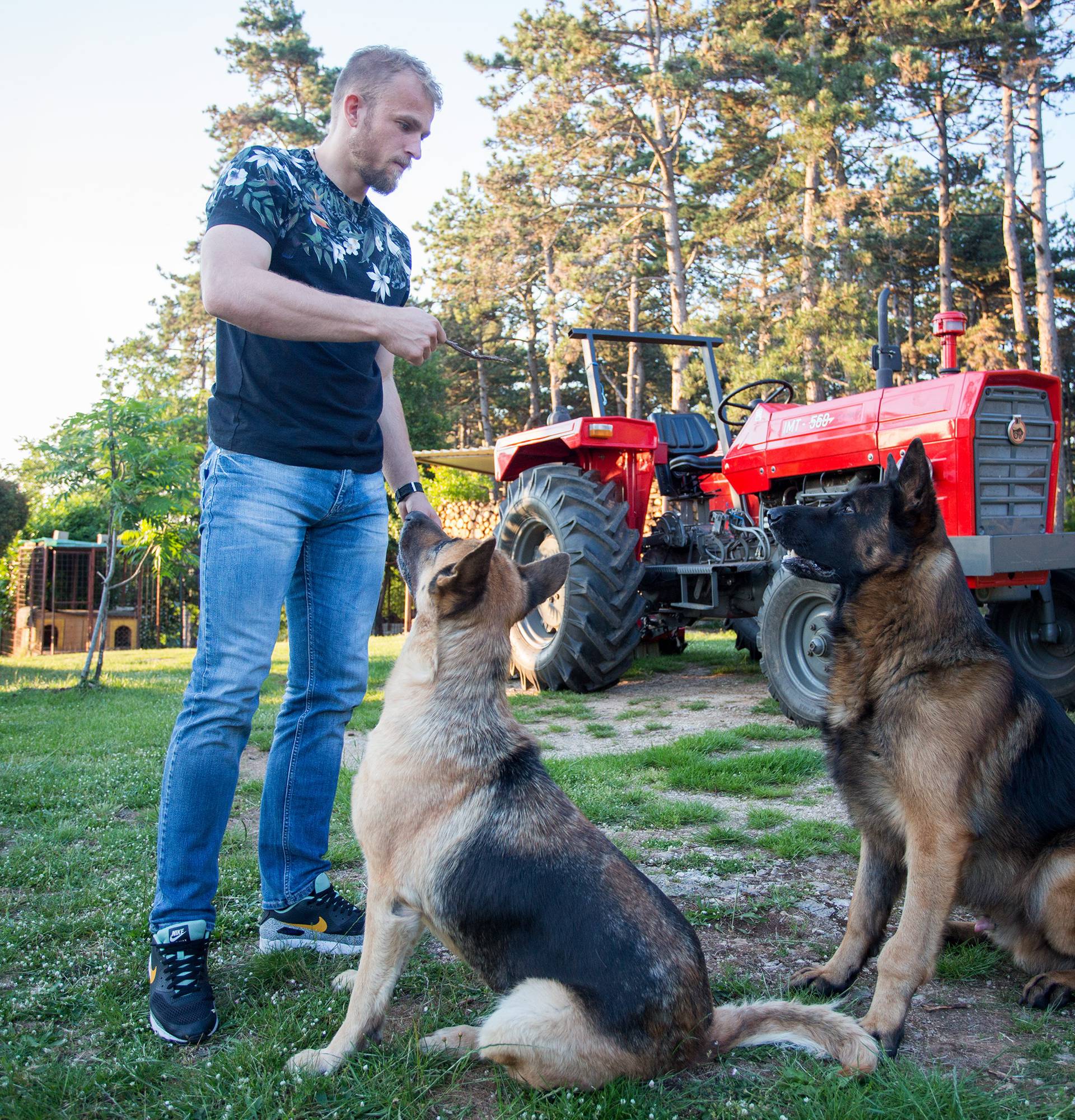 'Vozim traktor, hranim kokoši i s Rijekom idem u Ligu prvaka'