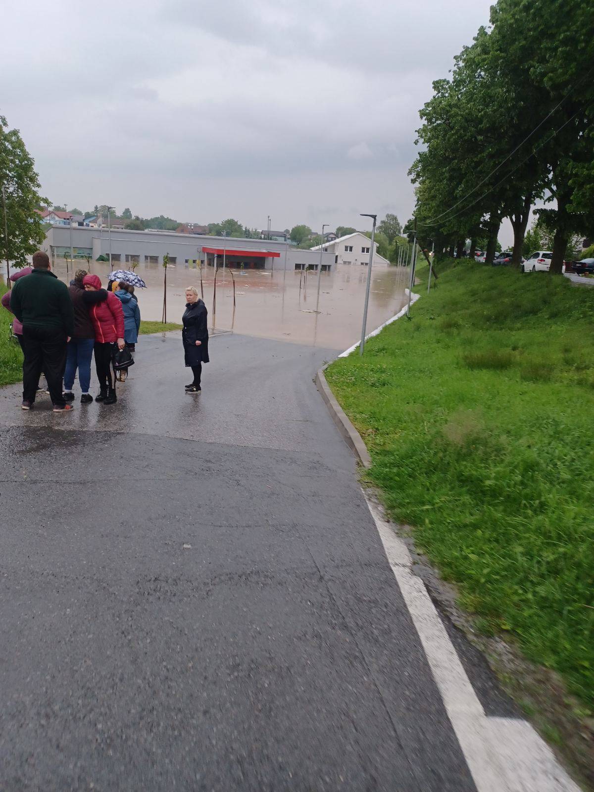 Nevrijeme u Hrvatskoj: Tuča i u Šibeniku, kod Virovitice poplave i obustava  željezničkog prometa