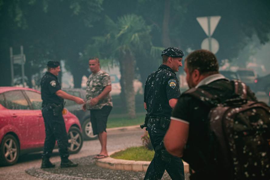 Pogledajte zapanjujuće prizore katastrofe u Zatonu kod Vodica