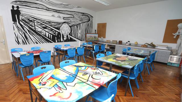Ogulin: Motivi poznatih slikara na školskim klupama u Gimnaziji Bernardina Frankopana