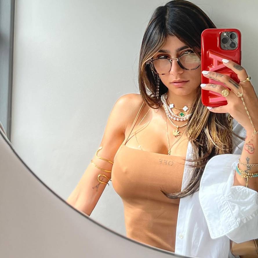 VIDEO Mia Khalifa u suzama: Teroristi su uništili moj grad! Čeka ih suđenje u Haagu