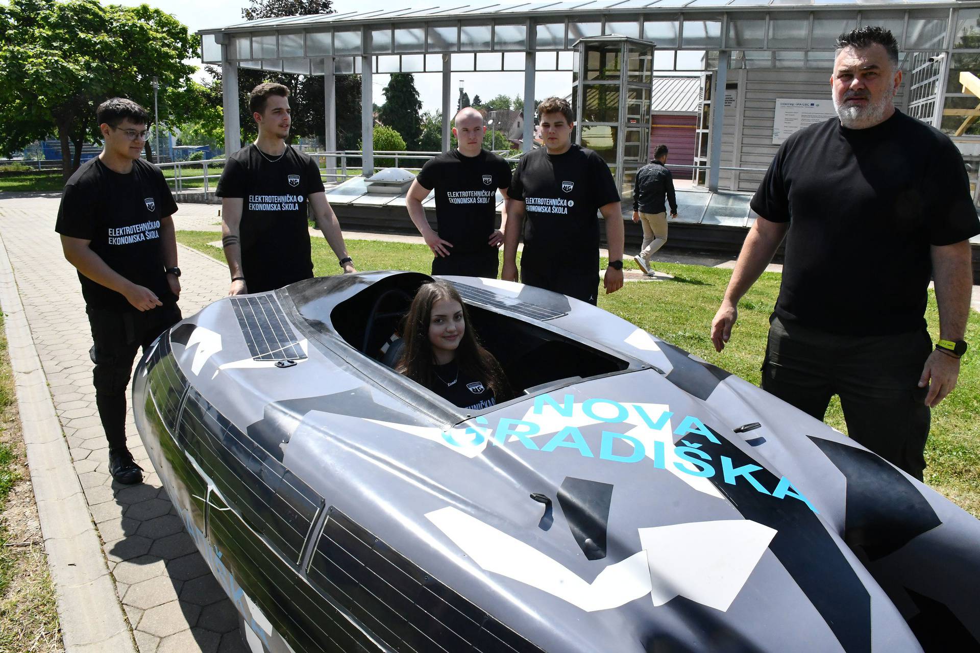 VIDEO Učenici iz Nove Gradiške napravili solarni 'Batmobile', lasersku harfu, rover za mine...