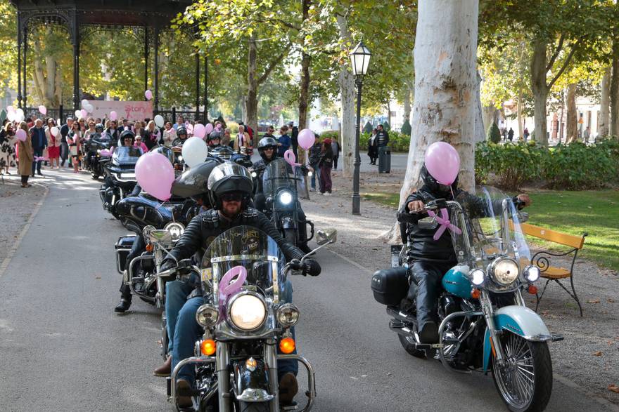 Zagreb: Mimohod u znak potpore oboljelima od raka dojke