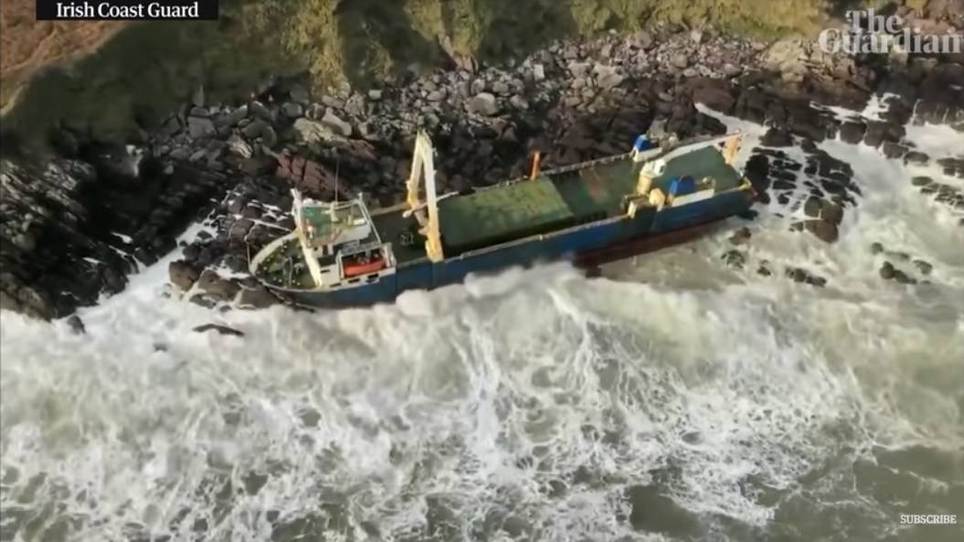 Plutao godinama: Oluja Dennis na obalu donijela 'brod duhova'