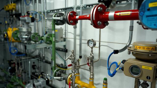 FILE PHOTO: Gas-hydrogen blending test for German home heating