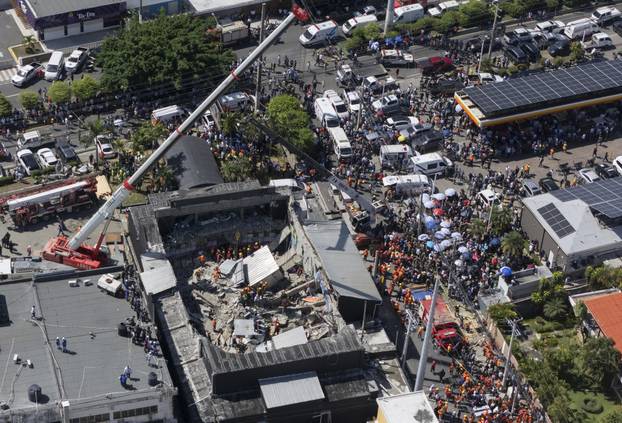 APTOPIX Dominican Republic Roof Collapse