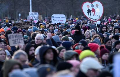 Toliko ljudi prosvjedovalo protiv krajnje desnice u Münchenu da su marš morali prekinuti