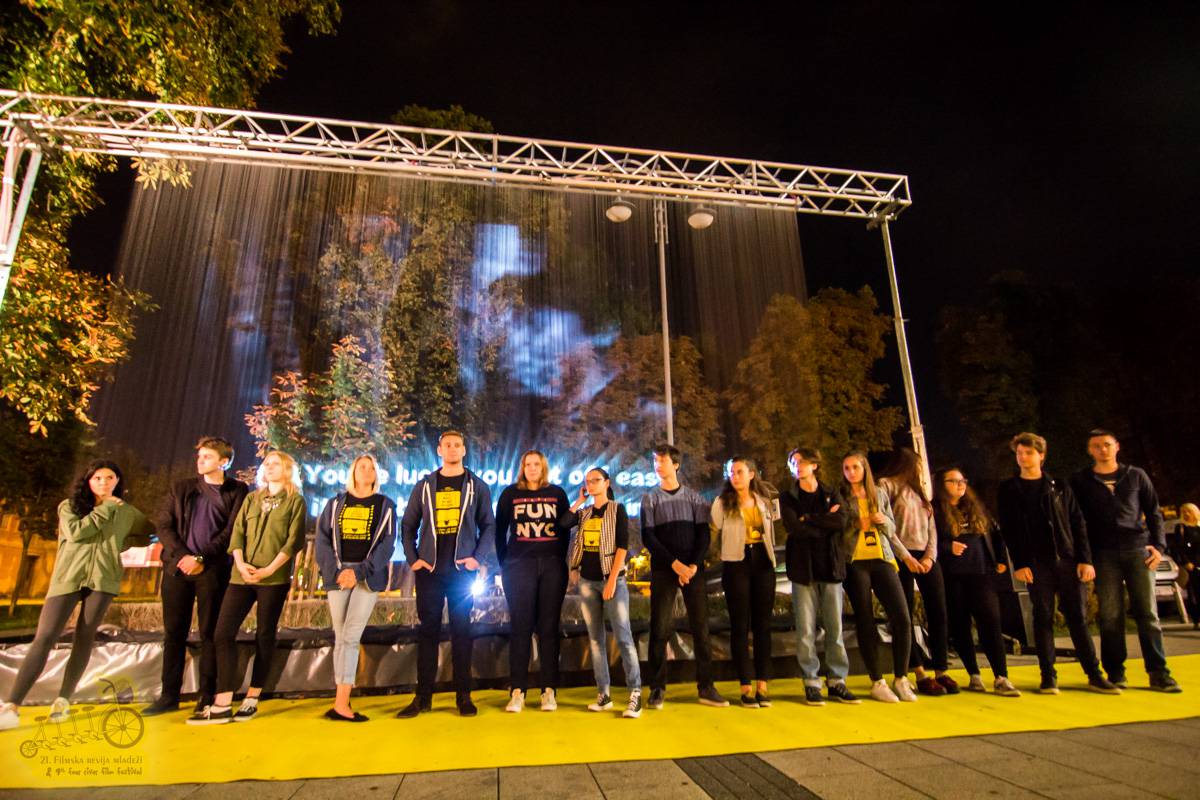 Svjetlosni spektakl u Karlovcu: Počela Filmska revija i Festival
