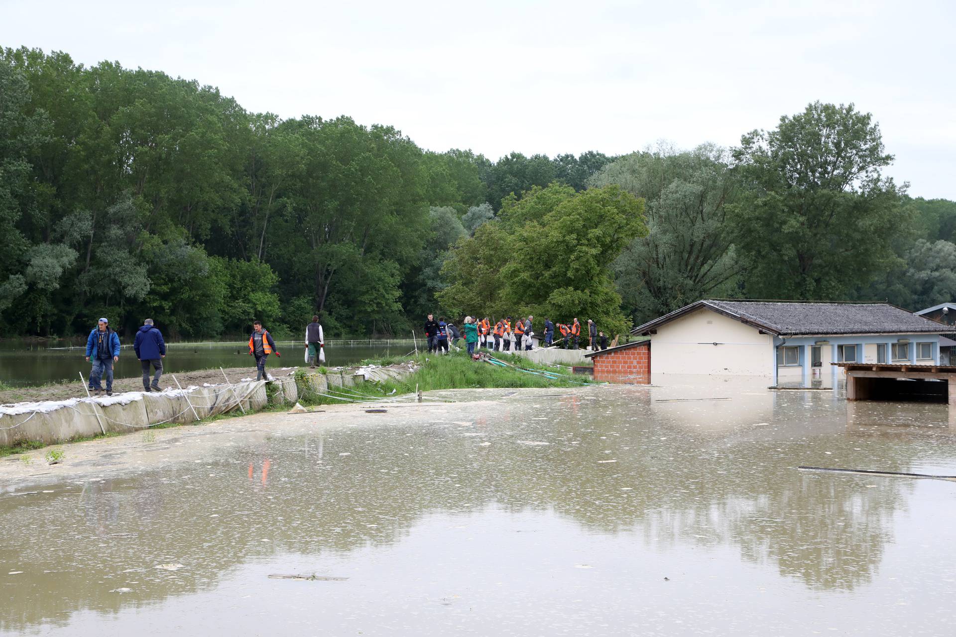 Kod Siska poplavljen kompleks za terapijsko jahanje nakon popuštanja nasipa