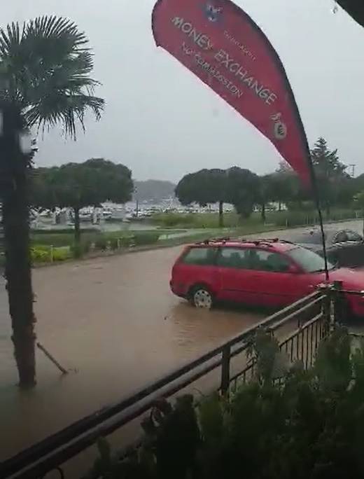Poplave u Hrvatskoj: Nevrijeme duž cijele obale, najgore u Istri