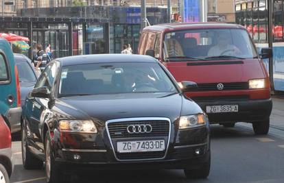 Zagreb: Bandićev Audi dva sata nasred ceste u centru 