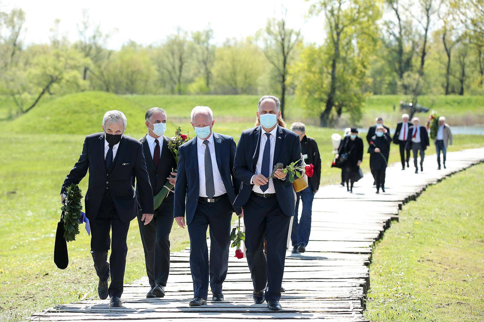 Milorad Pupovac i izaslanstvo manjina odali počast stradalima u Jasenovcu