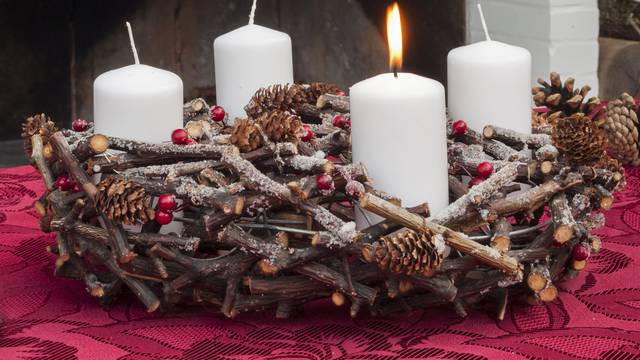 Svaka svijeća na adventskom vijencu ima značenje - evo koje