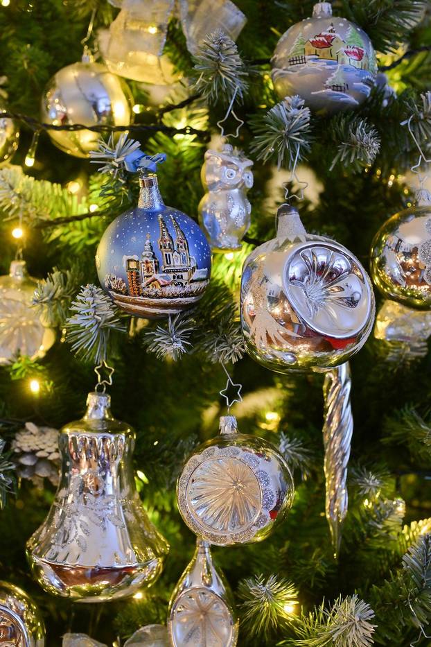 24SATA Zagreb: Stan ukrašen blagdanskim dekoracijama