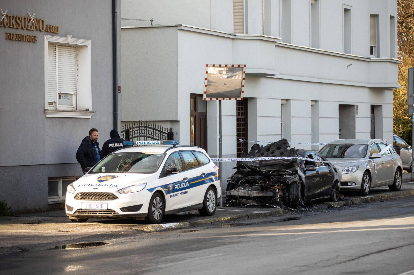 U Zagrebu izgorio automobil marke Mercedes