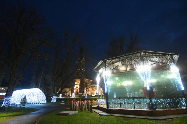 Božićni ugođaj na adventu u Slatini