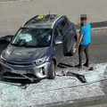 Autom se zaletio na tramvajsku stanicu u Zagrebu: 'Stakla ima po cesti, a ograda je i&scaron;&ccaron;upana...'