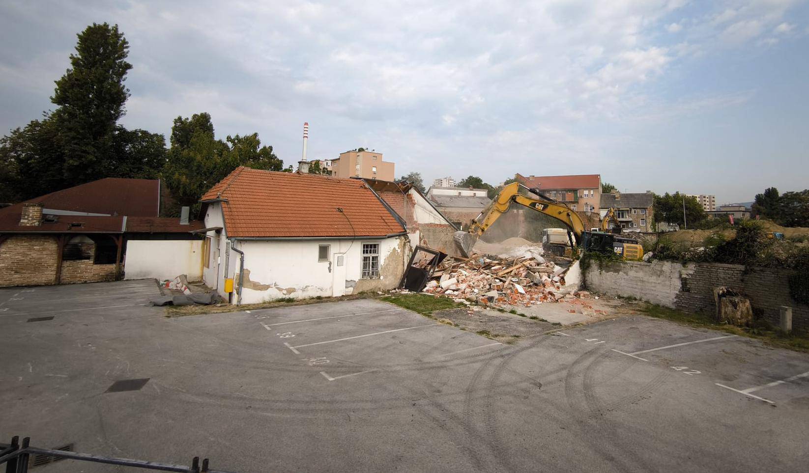 VIDEO Počeli radovi na stadionu u Kranjčevićevoj. Bageri ruše kultni restoran Zagrebački bijeli