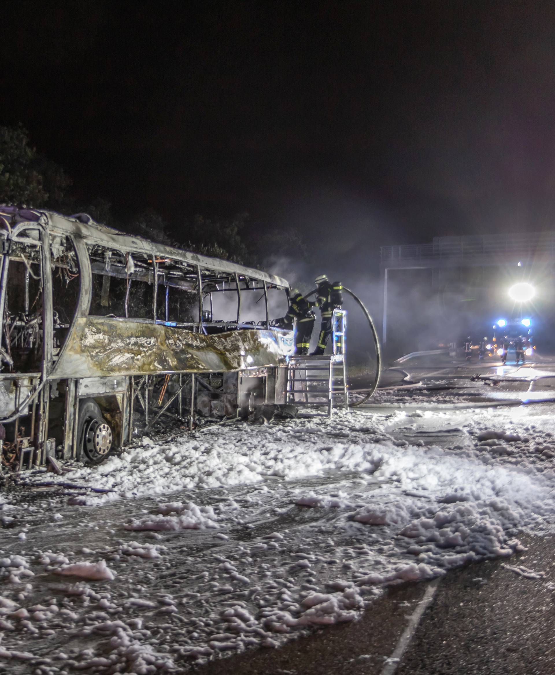 Buktinja na njemačkoj cesti: Izgorio je autobus iz Hrvatske