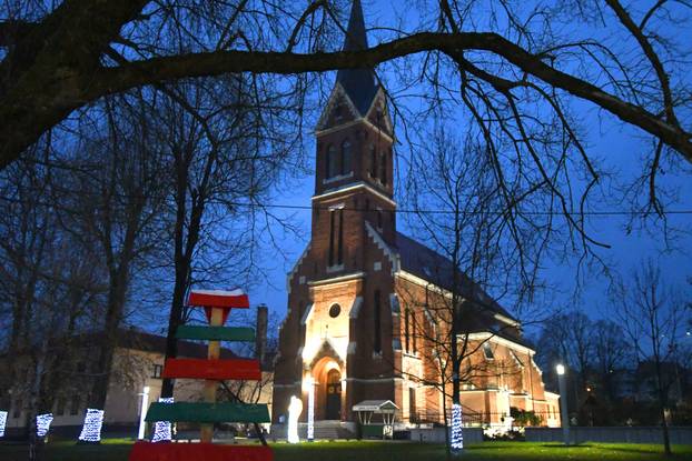 Božićni ugođaj na adventu u Slatini