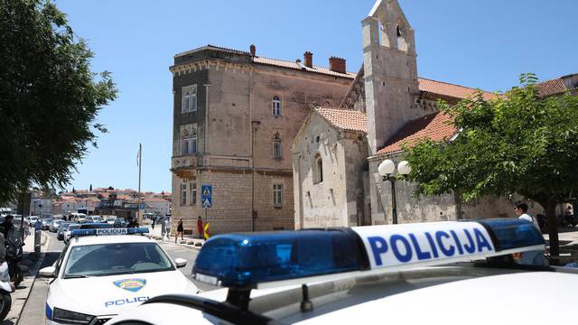 Trogir: Policijske partole blokirale su oba Čiovska mosta, pregledava se svaki automobil