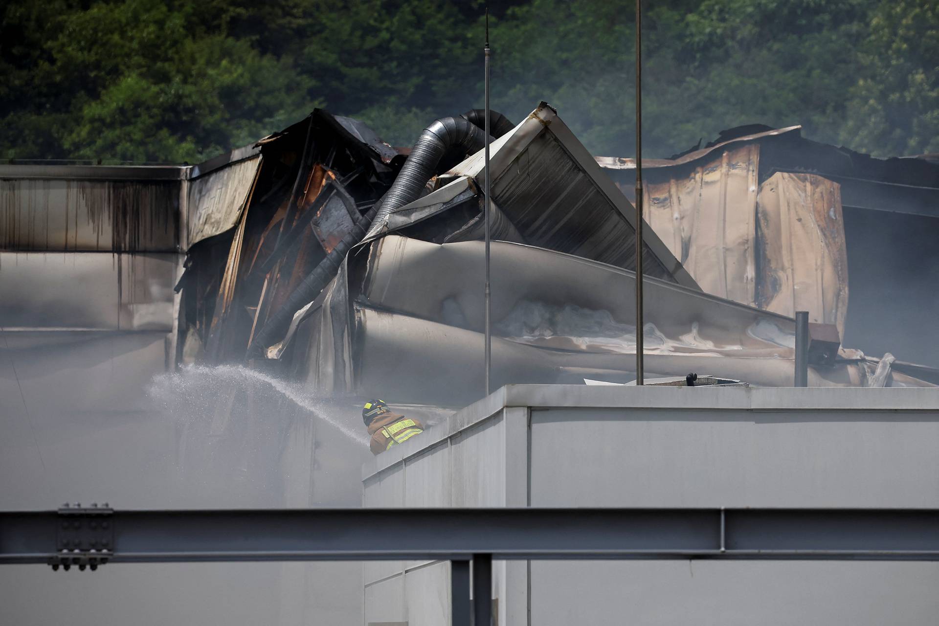 Fire at a lithium battery factory, in Hwaseong