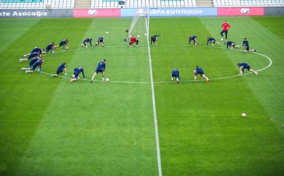 Hrvatska nogometna reprezentacija odradila trening u Bursi