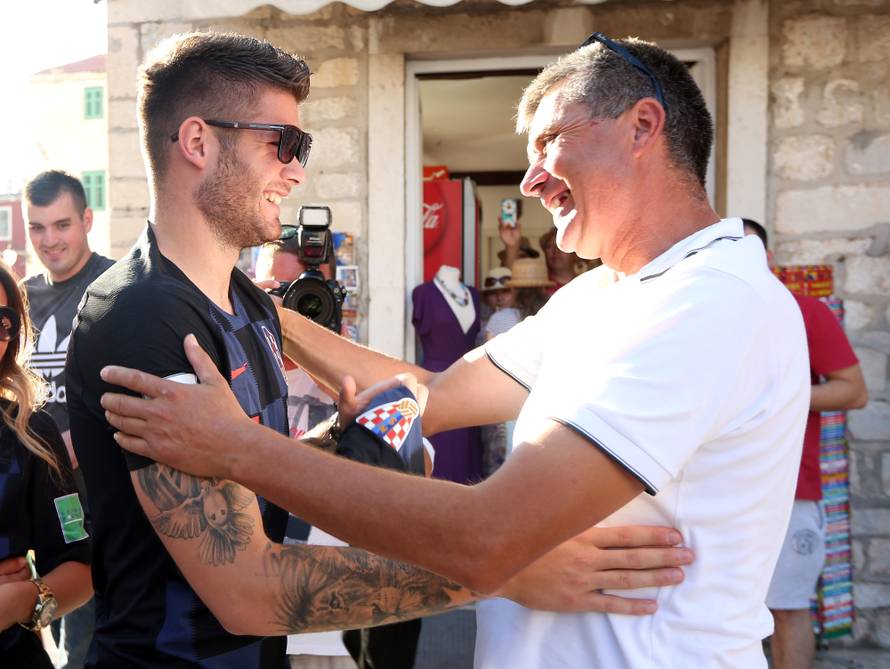 Duje došao na prijem u pratnji svoje vatrene djevojke Adriane